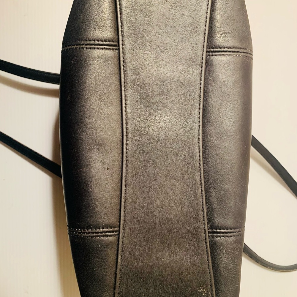 Coach Vintage Classic Compartment Shoulder/Tote Black Glovetanned Leather - Picture 6 of 13